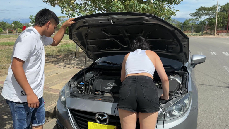 ManuelaAlvarez: Ik vind een meisje met haar auto gestrand, dus ik...