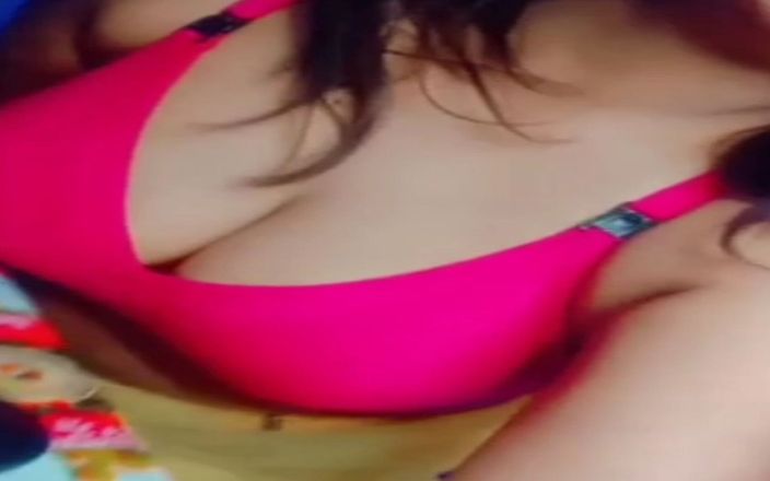 Hot desi girl: Quente sexy menina é Jaane_BaharJi sutiã rosa pesado look atractivo