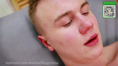 Doggy boys: Twink si honí s slizkým mladým Kasperem