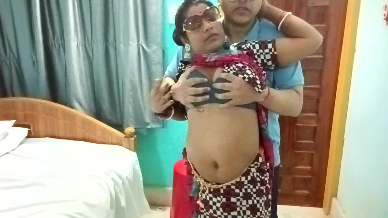 Popmini: Indický šéf kanceláře Deepak romantický žhavý sex s paní manažerkou