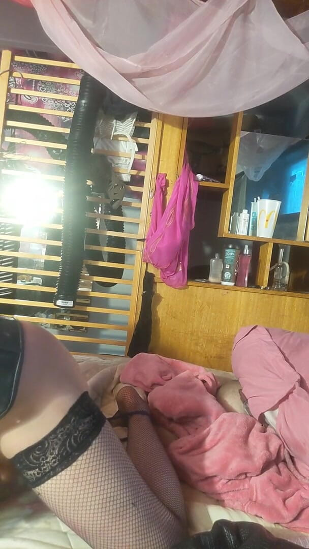 Kronilogiks: Travesti puta fodendo sua bunda puta, facial