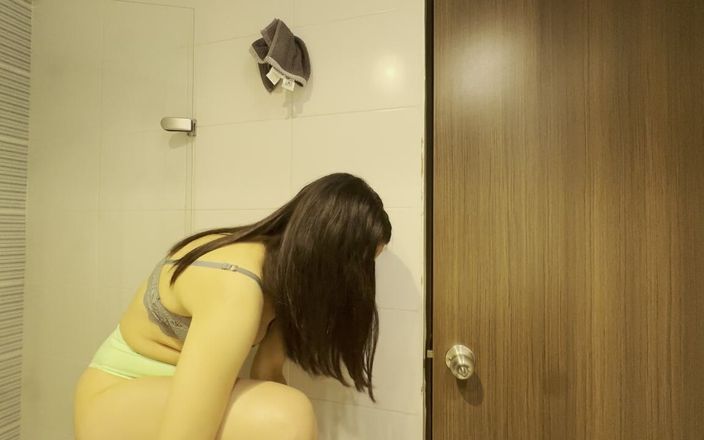scarlettandc: I Masturbate in My Neighbor's Bathroom Without Her Noticing