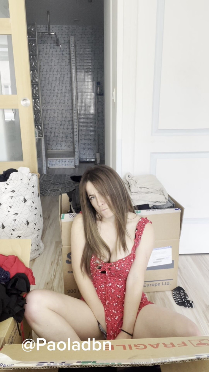 PaolaDbn: Solo Fun in Moving Boxes
