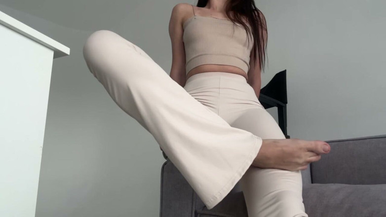 Skinny_lady69: Giantess Women Gymnactic Legs