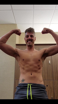 Flex temprano en la mañana después de un intenso día de brazo