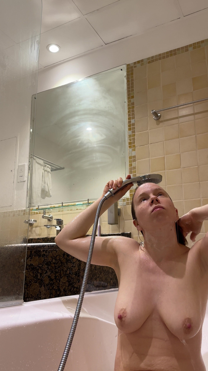 SweetLucy96: Rasiere Meine Pussy Ganz Glatt
