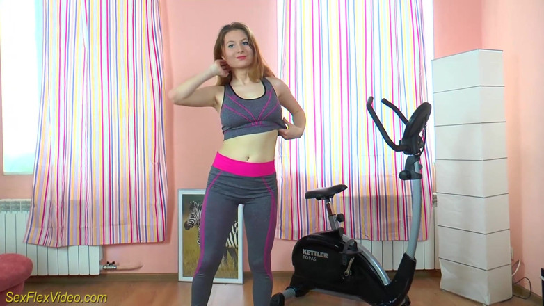 Sexflex video: Busty flexible scarlet queen loves naked workout