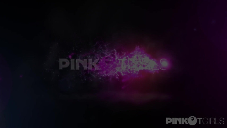 Pinko TGirls: Train de sexe anal, 2 transsexuelles et un macho très excité