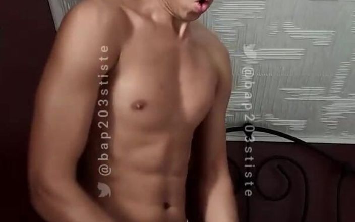 baptiste_petit: Ungewöhnlicher masturbator.