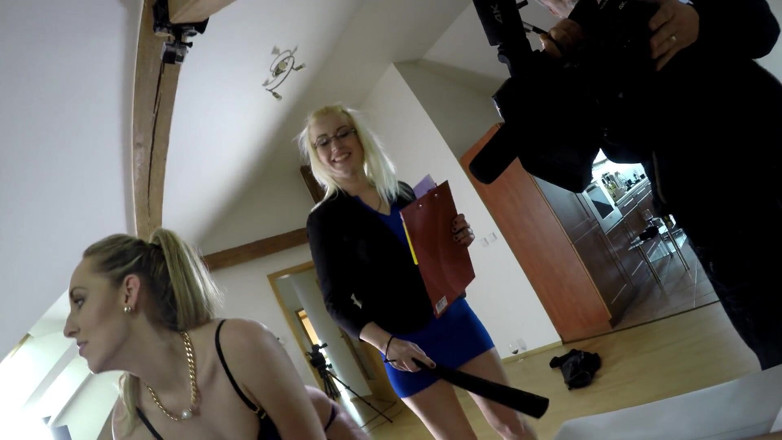 Leon Lambert Girls Twerk Parties CFNM: Desafio de moagem para esse cara com um monte de...