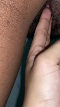 Video buka peti keluar badan pertama teman wanita saya