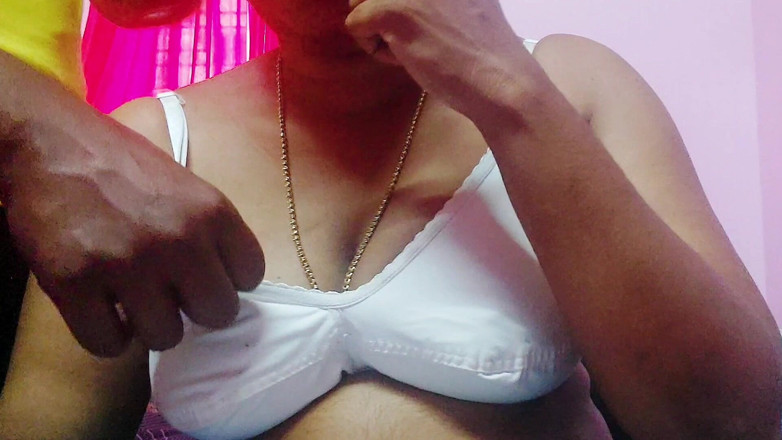 Desi Mohini: 남친과 섹스하는 인도 영 바비 모히니