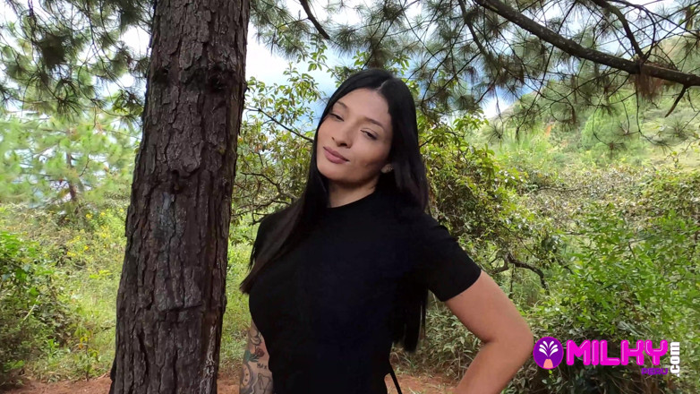 Milky Peru: Seks karşılığında ormandaki seksi kıza para teklif ediyor - salome gil
