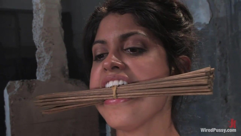 Wired Pussy by Kink: Leah!