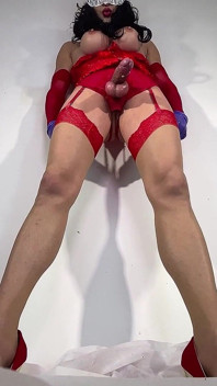 Sissy stacy in posa e si sega il suo grosso