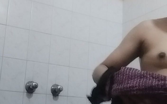 Nudycock: Bain de bite