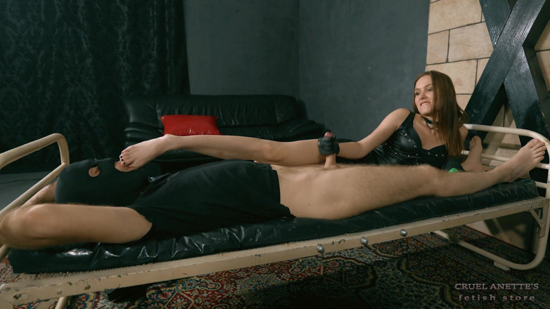 Cruel Anettes fetish world: Jerking him off
