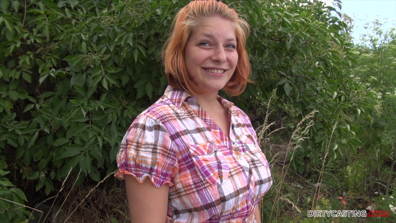 Czech Pornzone: Цицькаста натуральна g+ - lola fauve