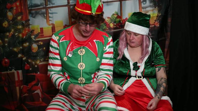 The Izars: Dzień 4: Niegrzeczne elfy na półce z zabawkami dla seksu