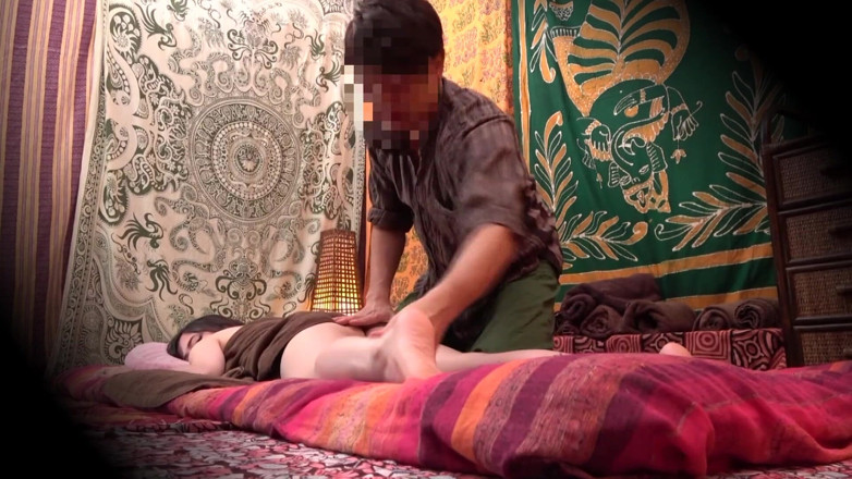 Raptor Inc: Yoga för två. Smygvideo på en thailändsk massagesalong