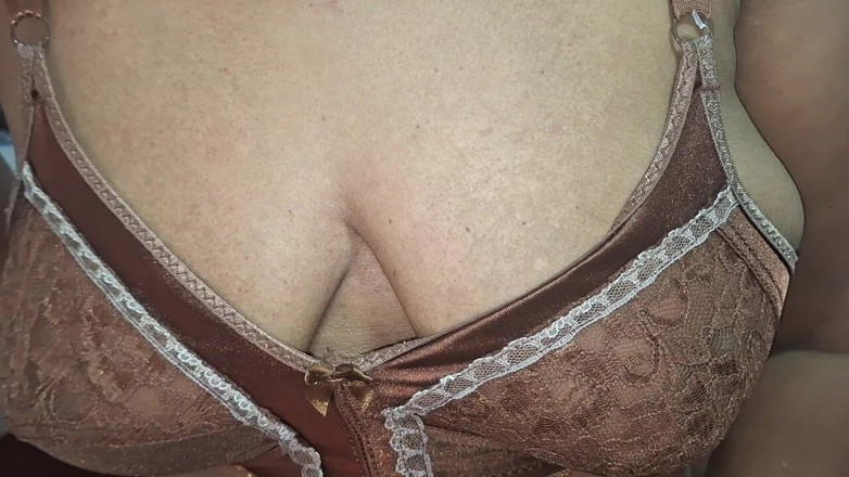 Teena New: Güzel Desi ev videosu