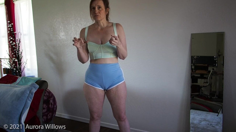 Aurora Willows: Cameltoe Shorts Workout