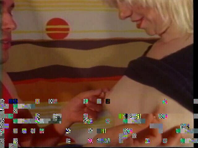 Old Good Porn: Rubia chupando polla, se lame el coño antes de ser...