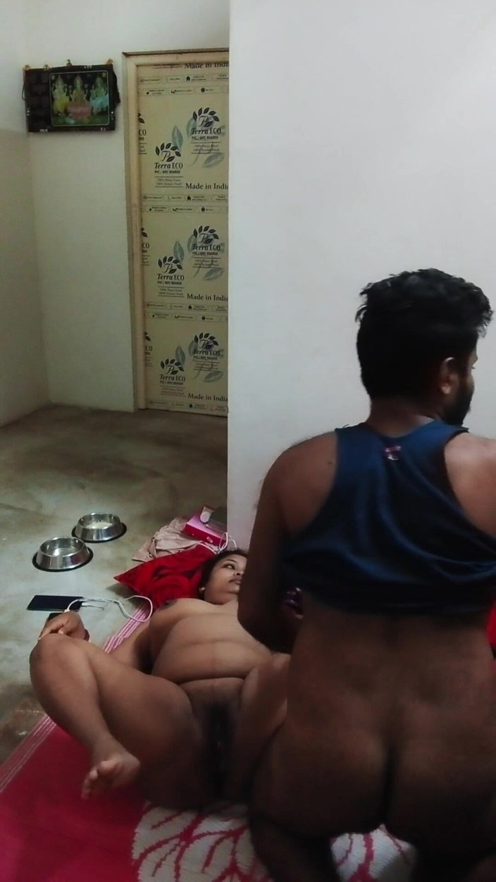 Mridulmadhu: Marito moglie Deshi video di sesso in hindi