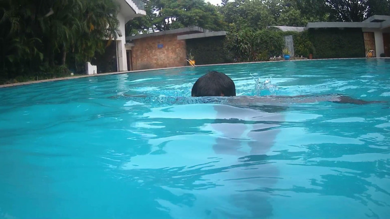 Horny_Bong: Coppia indiana indiana desi momenti caldi alla piscina dell'hotel
