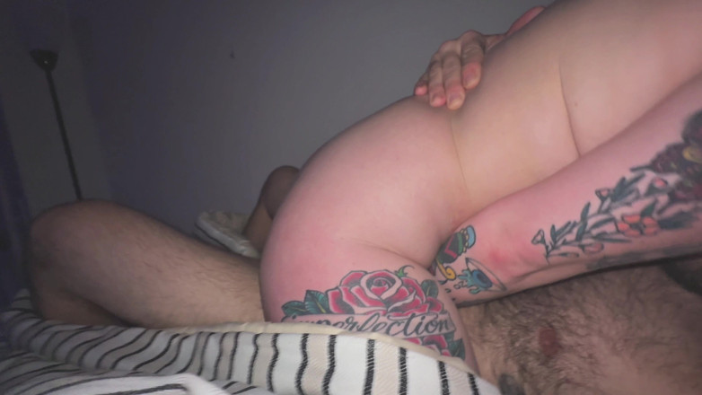 Johndeeperr: gahre gale men gahre land lena hot moti laal baalon...