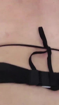 Orta yaşlı seksi fahişe, dairesine geliyor