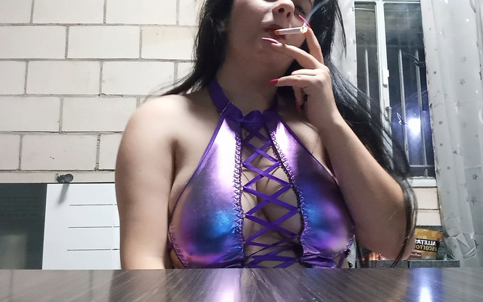 fartingclub01: Fumare in Lingerie Sexy Splendente