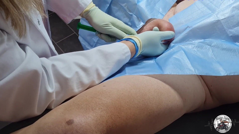 Hanna Engels: Hanna Engelss - Kateter girişi ve idrar çıkışı