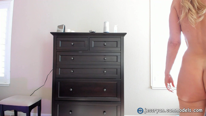 JessRyan: Real quente esposa Jess Ryan apara seu belo arbusto