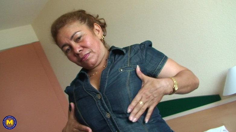 Mature NL: Cô ấy chỉ thích chơi và đi tiểu khắp nơi