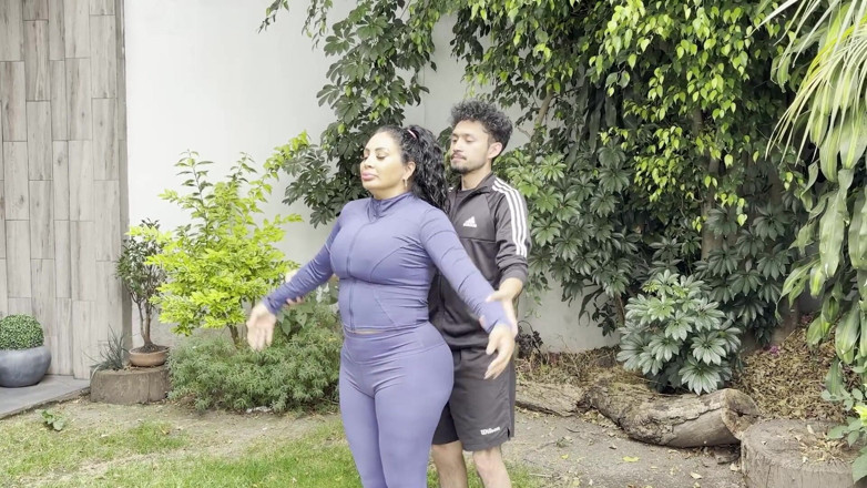 Calientehubxxx: Yoga Bareng Gali Diva
