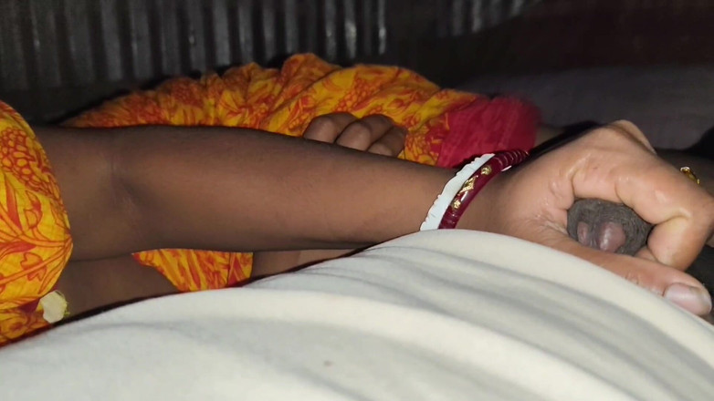 Mona sexy: Bhabhi anh ấy đã lên trên tôi và đụ tôi mạnh bạo