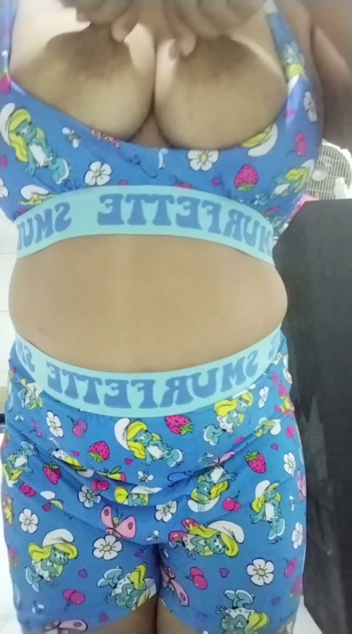 Creamyjoy: Sexy Filipina MILF, Shaking, Rubbing, &amp; Smacking Her Big Smurf Ass &amp;...