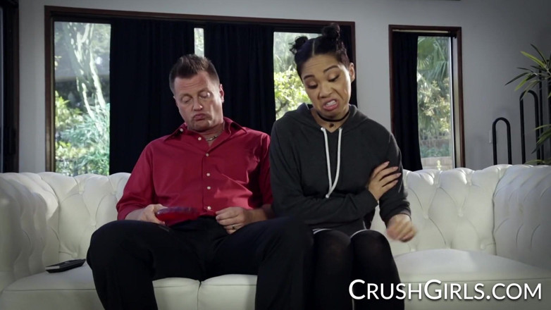 Crush Girls: Crush girls - Honey gold lässt ihren stiefvater ihr kleines loch...