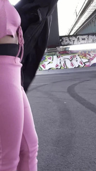 Alman izci - zenci kız Vicky Menage için oyuncu seçmelerinde prezervatifsiz anal seks