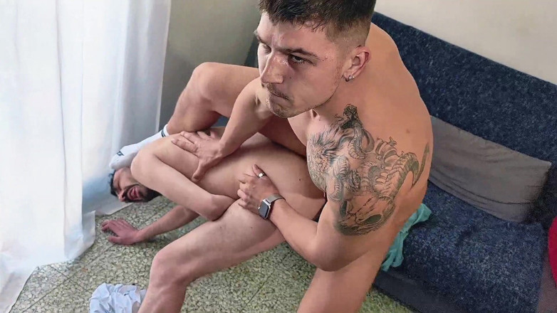 Melad Paris: Muscled Twink przejebane Melad