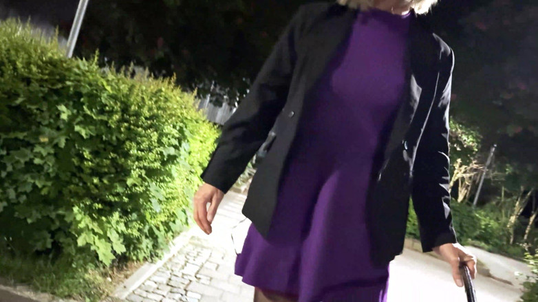Loreleyadd: Sissy-uppgift del 2 – Jag springer in i min elektriska bur och är...