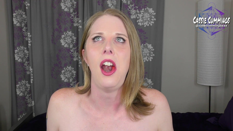 Cassie Cummings: Culona mamando bonanza