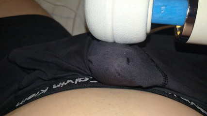 Big Daddy Dommmm: Hitachi trollstav som vibrerar min kuk genom mina boxare