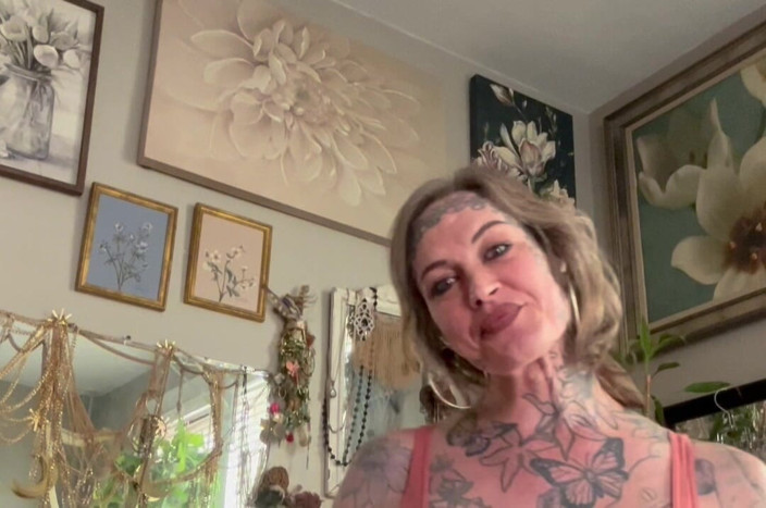 Diana Deelight: TS Diana reçoit un creampie par la grosse bite Brian...