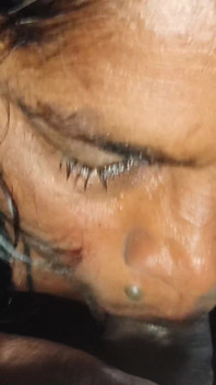 Quente Sangeeta Bhabhi chupando pau e engolindo meu esperma