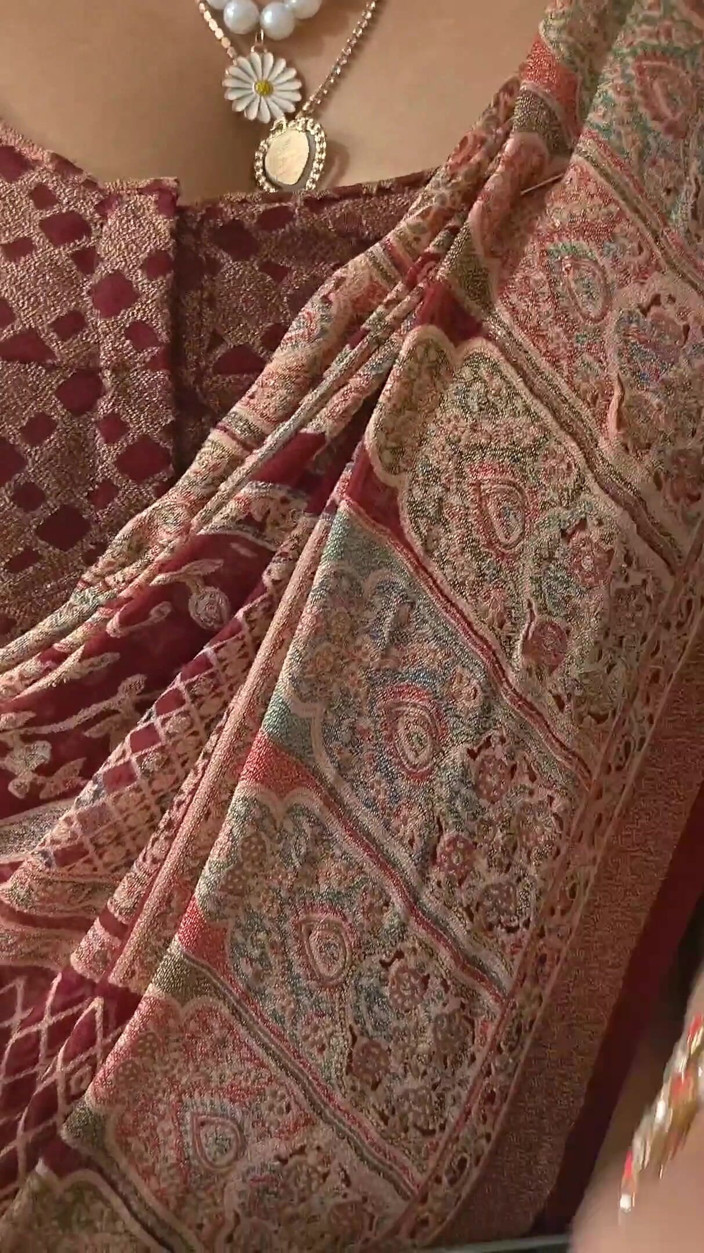 Sexy baby girl: Bhabhi Ko Bra Penty Ke Badle Lund Chusaya Shop Mai