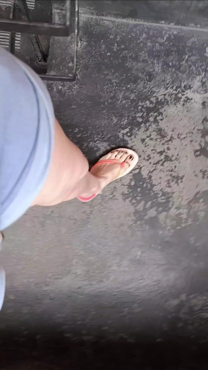 Kinky Lyrical: Asmr - Flipflop and Stairs with Kinkylyrical
