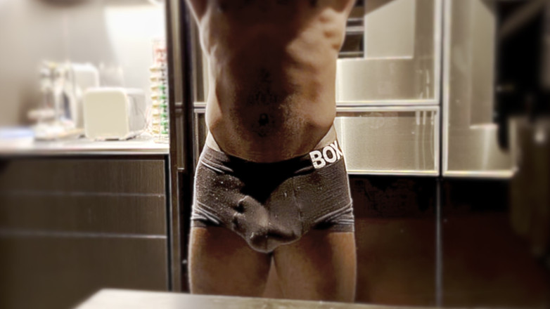 MrMagicDevil: クラブからこんな格好で帰ってきたんだ!ダンスフロアでの僕を見たらよかったのに