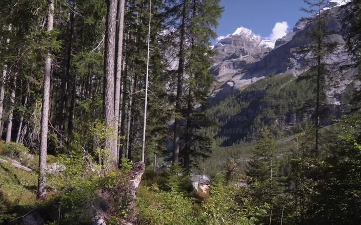 Yummy Mira: Baise sauvage dans la nature dans les Alpes suisses - Miradavid